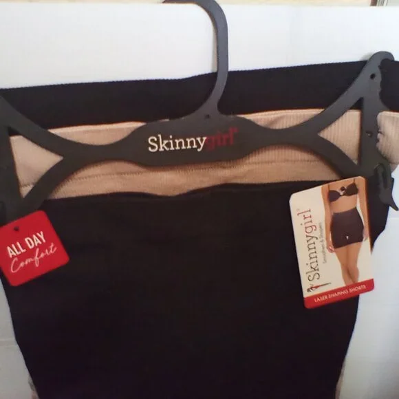 Skinny Girl Shorts - Picture 3 of 4